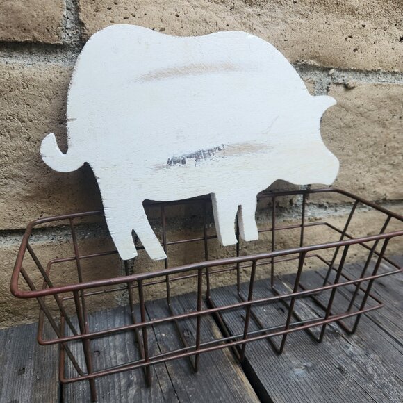 Distressed Wooden Pig Wire Basket Wall Hanging - Picture 3 of 5